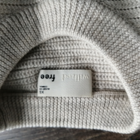 XS Wilfred Free Crop Sweater, NO piling - Picture 3 of 6